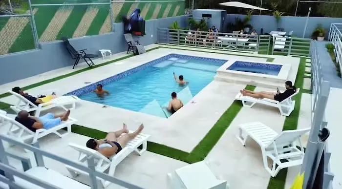 Mirando Place #4---beach Club Access, ,pool, Hottub, Gym,3 Lounges, Townhouse #4 -airport 10 Mins *