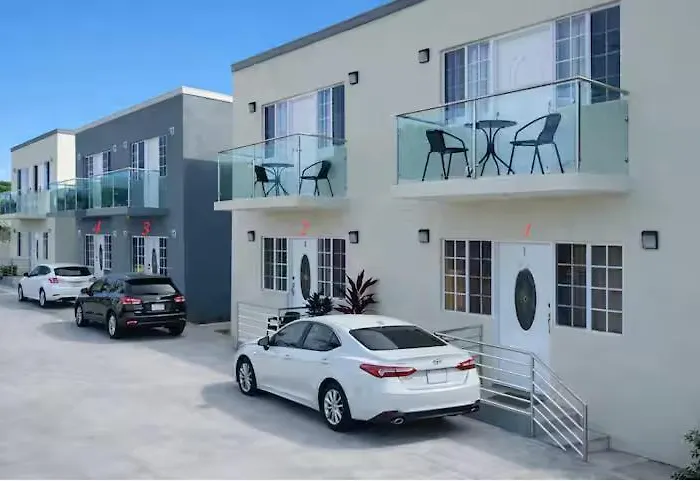 Mirando Place #4---beach Club Access, ,pool, Hottub, Gym,3 Lounges, Townhouse #4 -airport 10 Mins Holiday home *