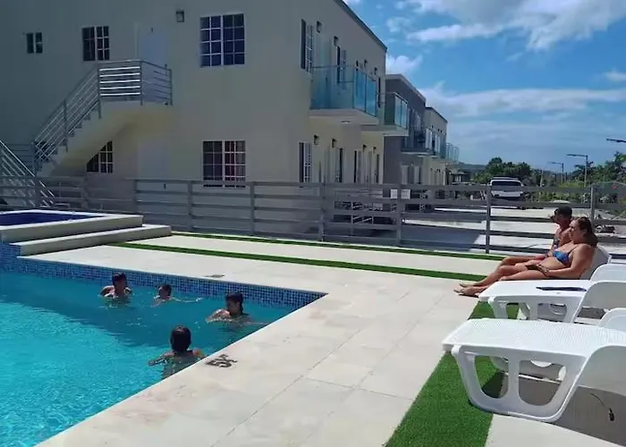 Holiday home Mirando Place #4---beach Club Access, ,pool, Hottub, Gym,3 Lounges, Townhouse #4 -airport 10 Mins Montego Bay