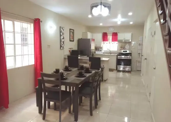 Mirando Place #4---beach Club Access, ,pool, Hottub, Gym,3 Lounges, Townhouse #4 -airport 10 Mins *