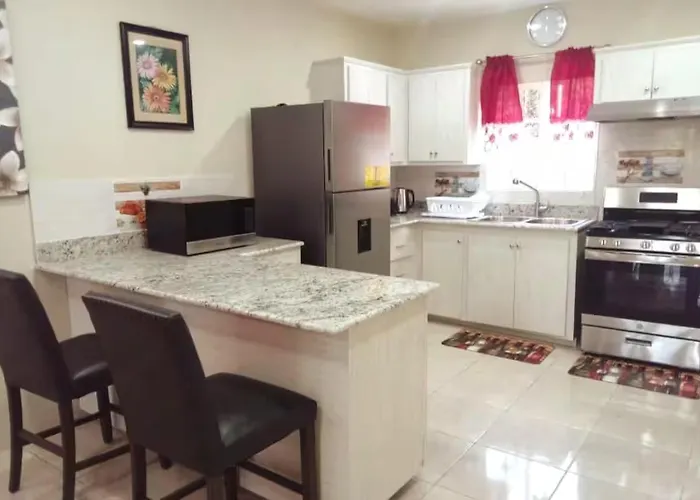 Holiday home Mirando Place #4---beach Club Access, ,pool, Hottub, Gym,3 Lounges, Townhouse #4 -airport 10 Mins *