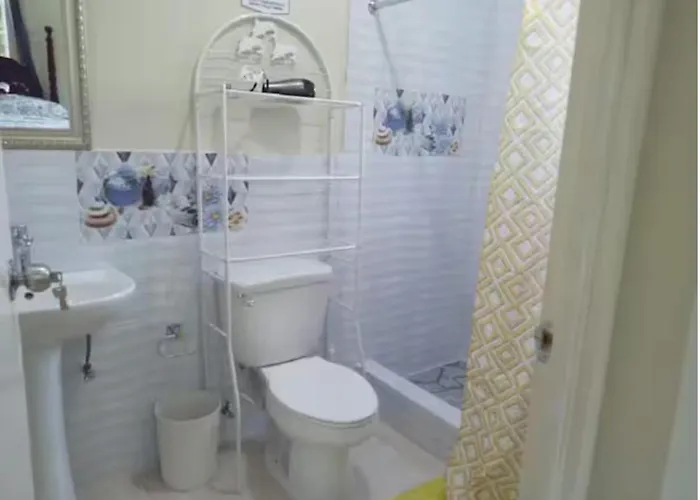 Mirando Place #4---beach Club Access, ,pool, Hottub, Gym,3 Lounges, Townhouse #4 -airport 10 Mins Montego Bay